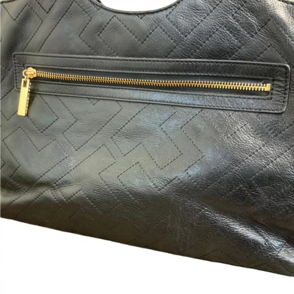 Tory Burch leather Logo quilted embossed tote bag in black - Picture 2 of 10